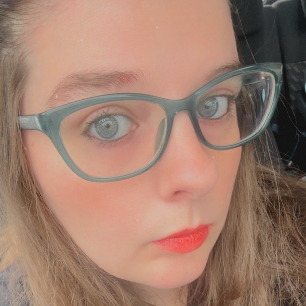 Meet your Posher, Kelsie